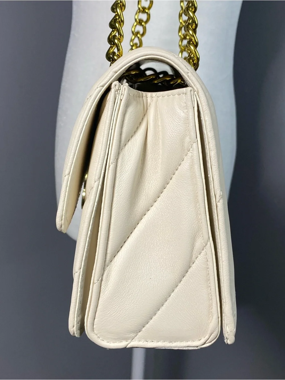 Hourglass Cream Quilted Gold Chain-Strap Shoulder Bag